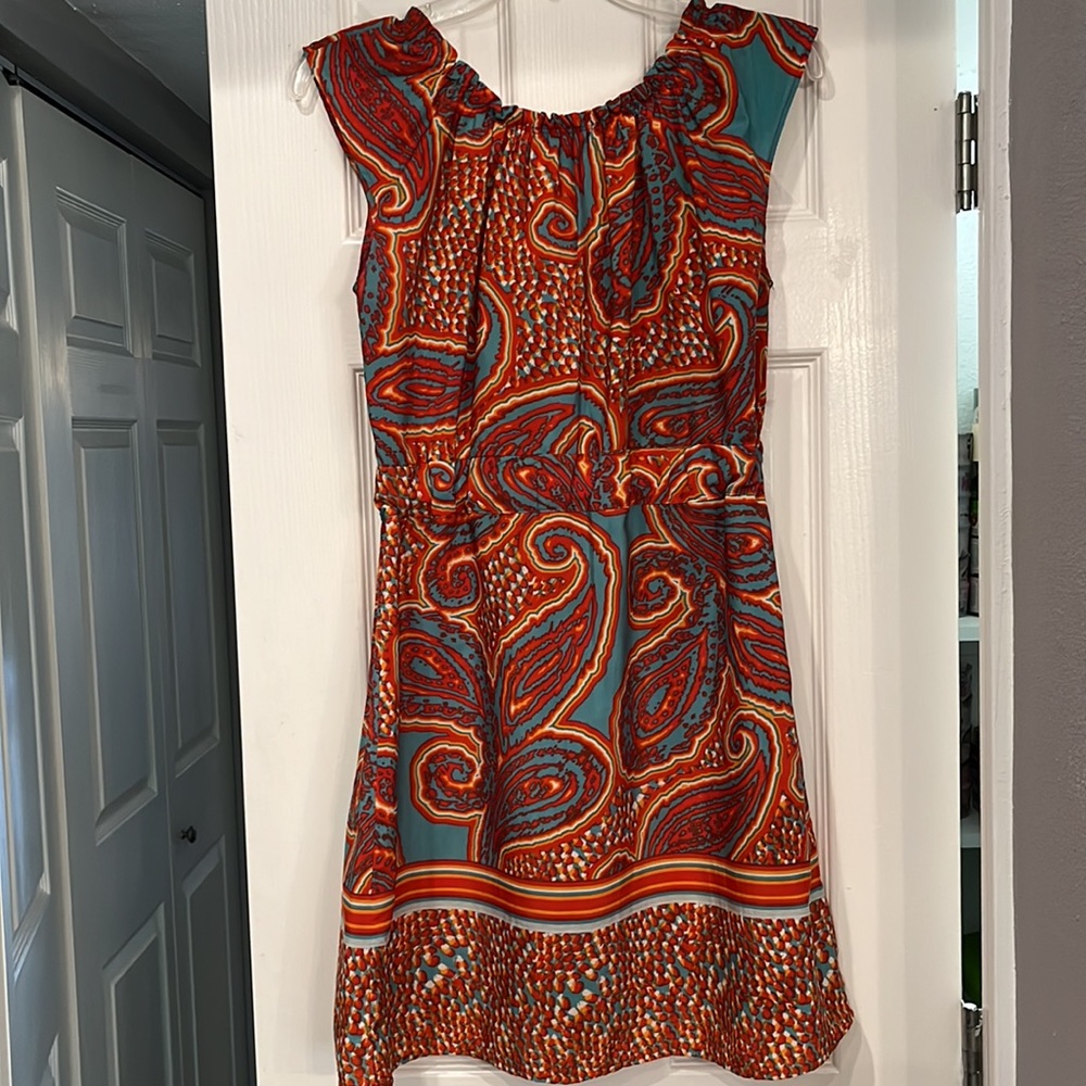 Glam cute dress with elastic around the neck. Ribbon in the waistline. S